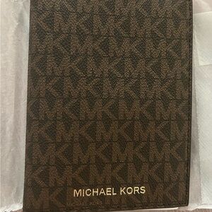 Michael Kors Jet Set Travel Passport Holder